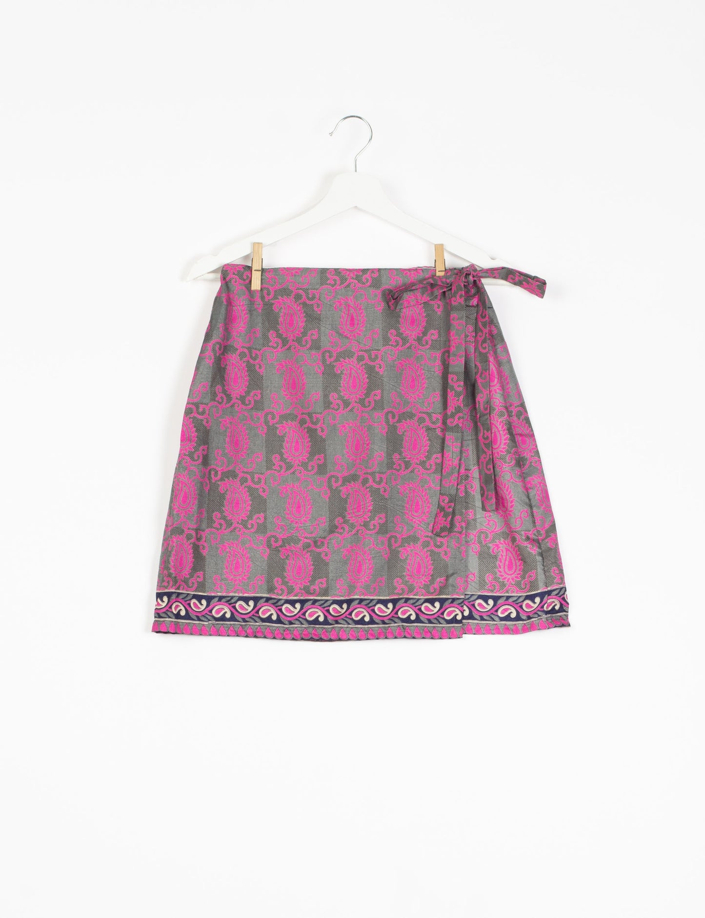 Revolutionize your look with our Wraparound Skirt – short, stylish, and suitable for all waist sizes. Ethical and sustainable, this skirt is a statement in eco-friendly fashion. Embrace conscious clothing with a touch of flair