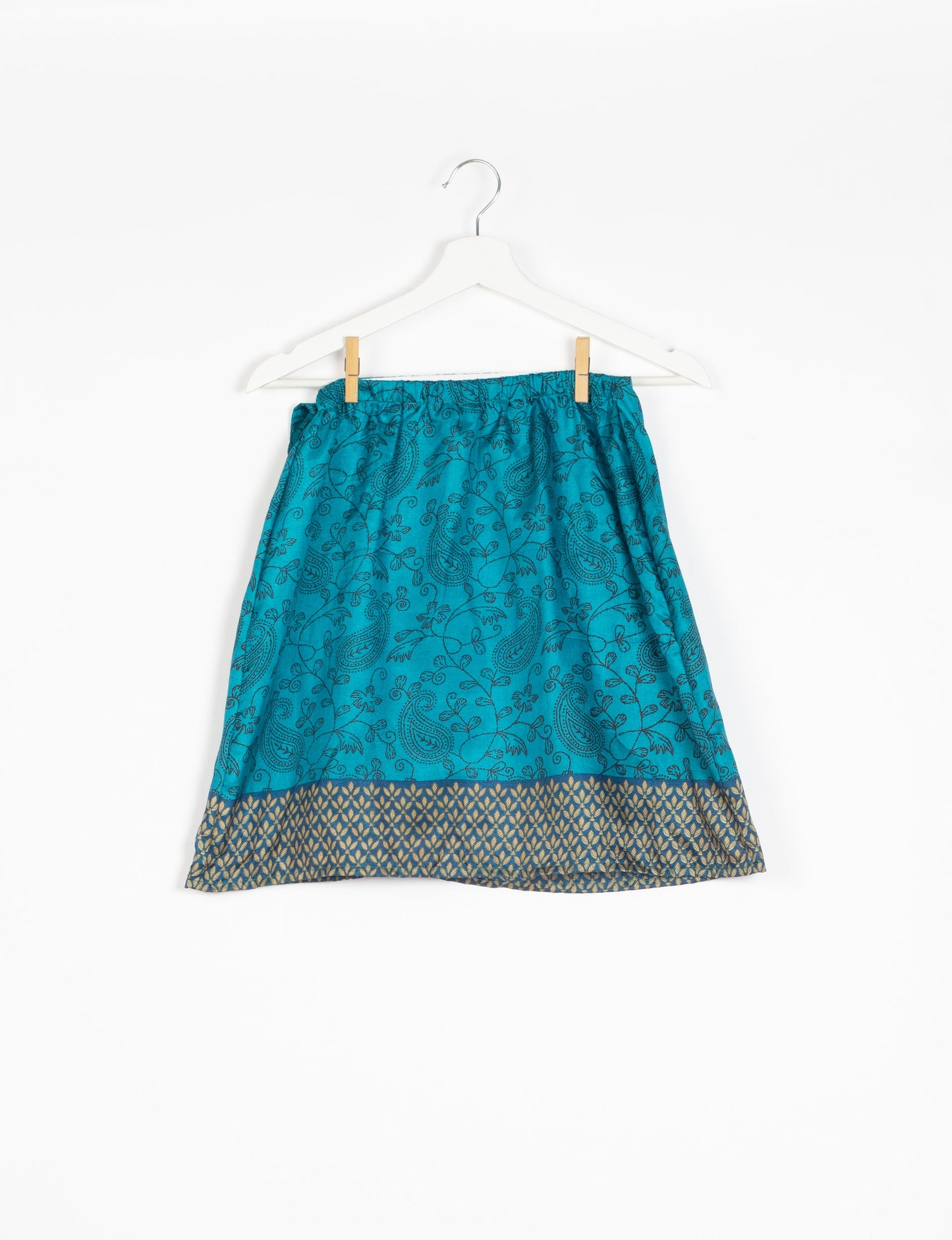 Revolutionize your look with our Wraparound Skirt – short, stylish, and suitable for all waist sizes. Ethical and sustainable, this skirt is a statement in eco-friendly fashion. Embrace conscious clothing with a touch of flair