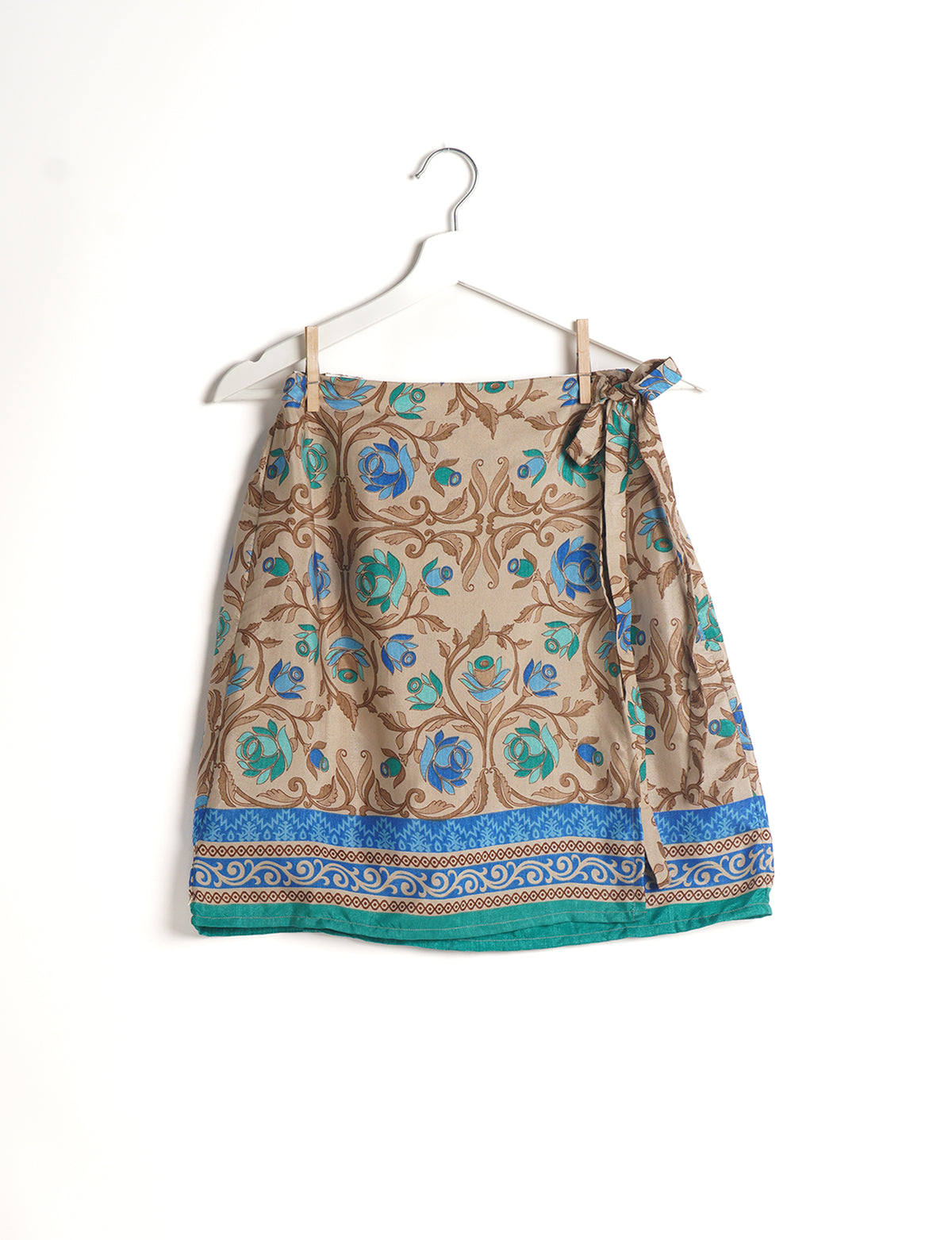 Revolutionize your look with our Wraparound Skirt – short, stylish, and suitable for all waist sizes. Ethical and sustainable, this skirt is a statement in eco-friendly fashion. Embrace conscious clothing with a touch of flair