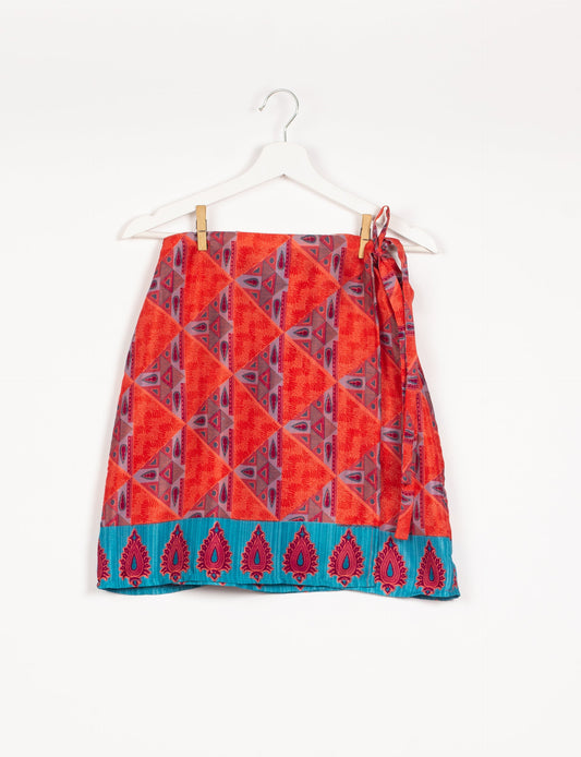 Revolutionize your look with our Wraparound Skirt – short, stylish, and suitable for all waist sizes. Ethical and sustainable, this skirt is a statement in eco-friendly fashion. Embrace conscious clothing with a touch of flair