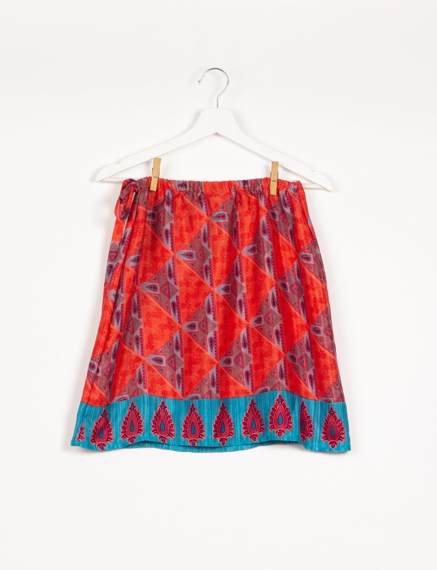 Revolutionize your look with our Wraparound Skirt – short, stylish, and suitable for all waist sizes. Ethical and sustainable, this skirt is a statement in eco-friendly fashion. Embrace conscious clothing with a touch of flair