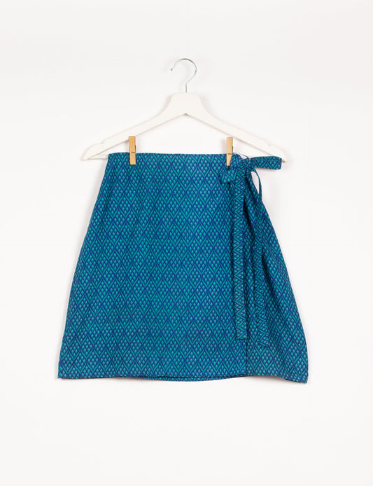 Revolutionize your look with our Wraparound Skirt – short, stylish, and suitable for all waist sizes. Ethical and sustainable, this skirt is a statement in eco-friendly fashion. Embrace conscious clothing with a touch of flair