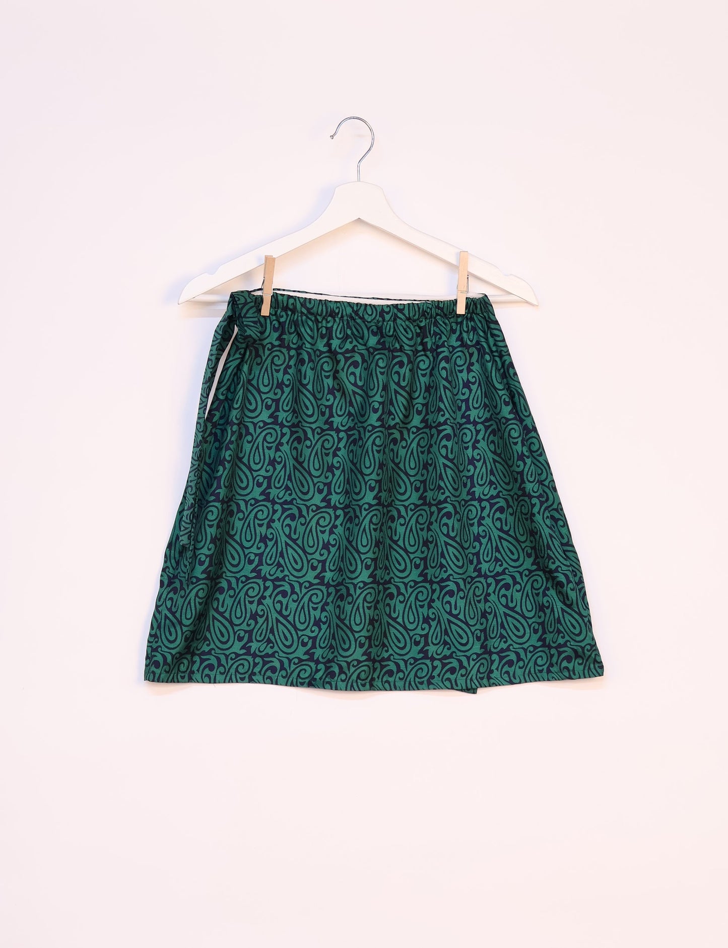 Revolutionize your look with our Wraparound Skirt – short, stylish, and suitable for all waist sizes. Ethical and sustainable, this skirt is a statement in eco-friendly fashion. Embrace conscious clothing with a touch of flair