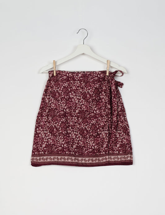 Revolutionize your look with our Wraparound Skirt – short, stylish, and suitable for all waist sizes. Ethical and sustainable, this skirt is a statement in eco-friendly fashion. Embrace conscious clothing with a touch of flair