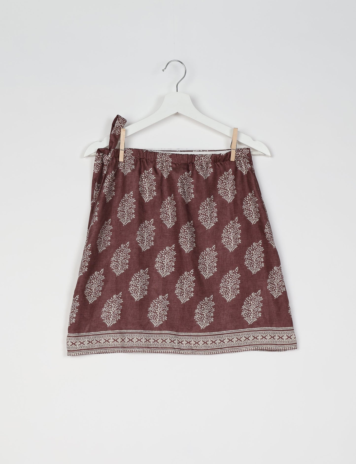 Revolutionize your look with our Wraparound Skirt – short, stylish, and suitable for all waist sizes. Ethical and sustainable, this skirt is a statement in eco-friendly fashion. Embrace conscious clothing with a touch of flair