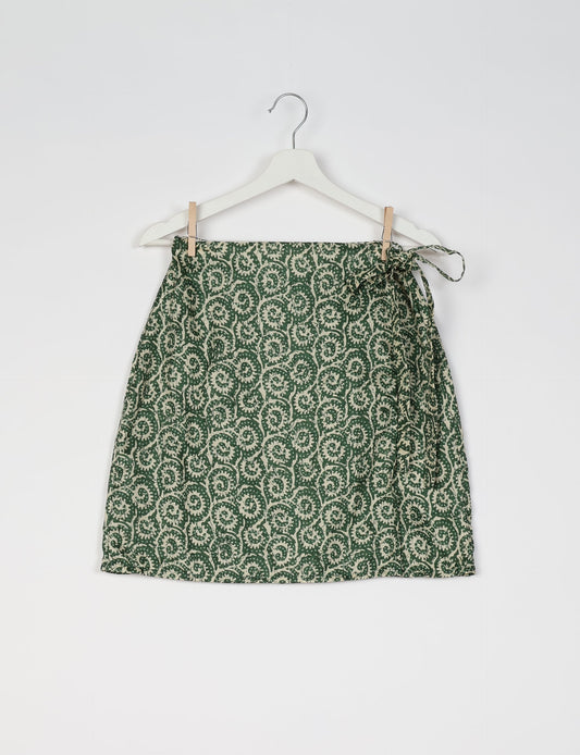 Revolutionize your look with our Wraparound Skirt – short, stylish, and suitable for all waist sizes. Ethical and sustainable, this skirt is a statement in eco-friendly fashion. Embrace conscious clothing with a touch of flair