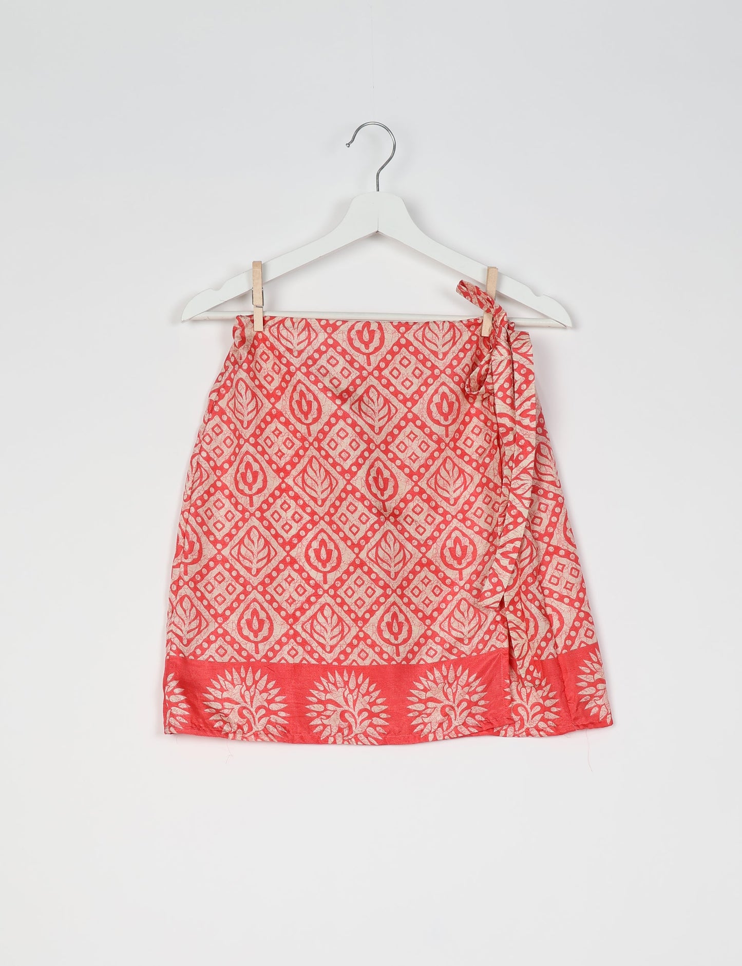 Revolutionize your look with our Wraparound Skirt – short, stylish, and suitable for all waist sizes. Ethical and sustainable, this skirt is a statement in eco-friendly fashion. Embrace conscious clothing with a touch of flair