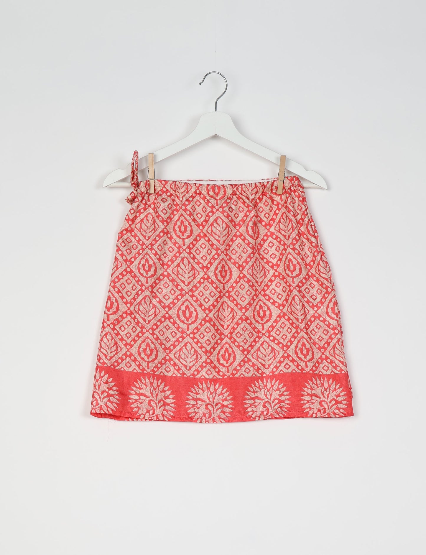 Revolutionize your look with our Wraparound Skirt – short, stylish, and suitable for all waist sizes. Ethical and sustainable, this skirt is a statement in eco-friendly fashion. Embrace conscious clothing with a touch of flair