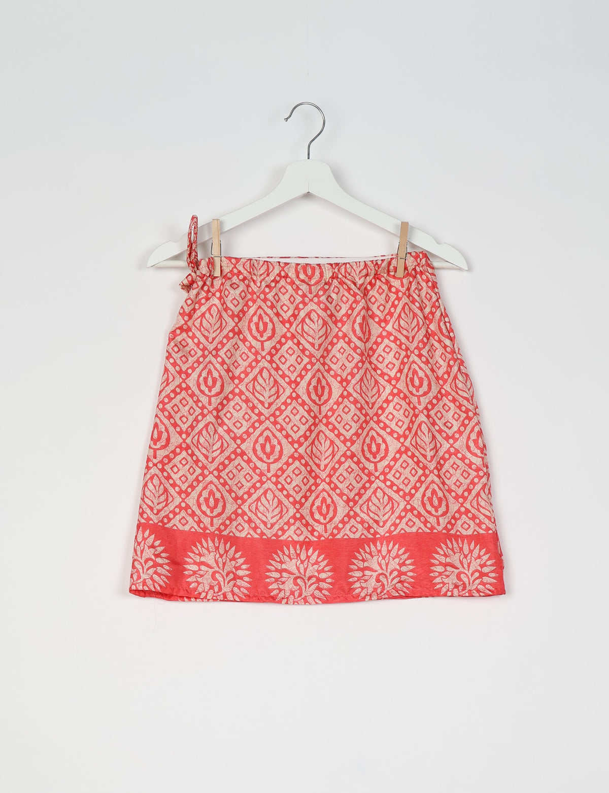 Revolutionize your look with our Wraparound Skirt – short, stylish, and suitable for all waist sizes. Ethical and sustainable, this skirt is a statement in eco-friendly fashion. Embrace conscious clothing with a touch of flair