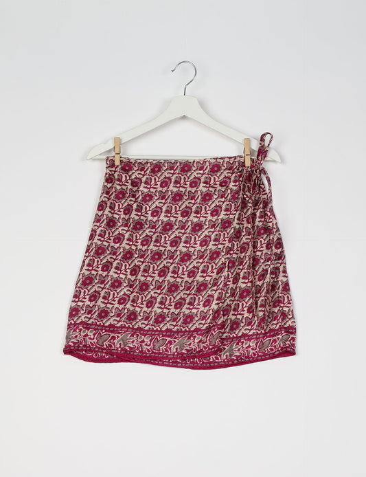 Revolutionize your look with our Wraparound Skirt – short, stylish, and suitable for all waist sizes. Ethical and sustainable, this skirt is a statement in eco-friendly fashion. Embrace conscious clothing with a touch of flair