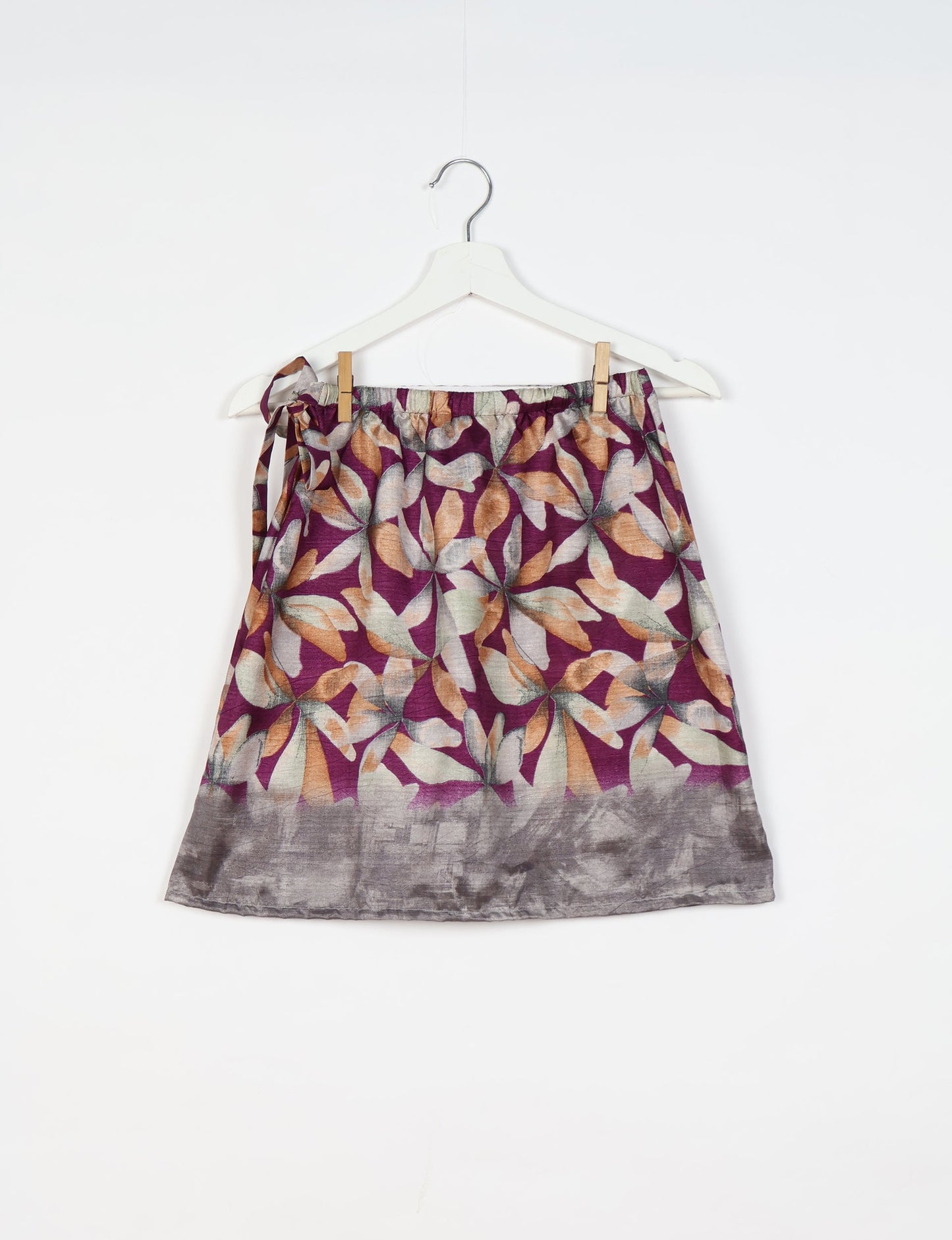 Revolutionize your look with our Wraparound Skirt – short, stylish, and suitable for all waist sizes. Ethical and sustainable, this skirt is a statement in eco-friendly fashion. Embrace conscious clothing with a touch of flair