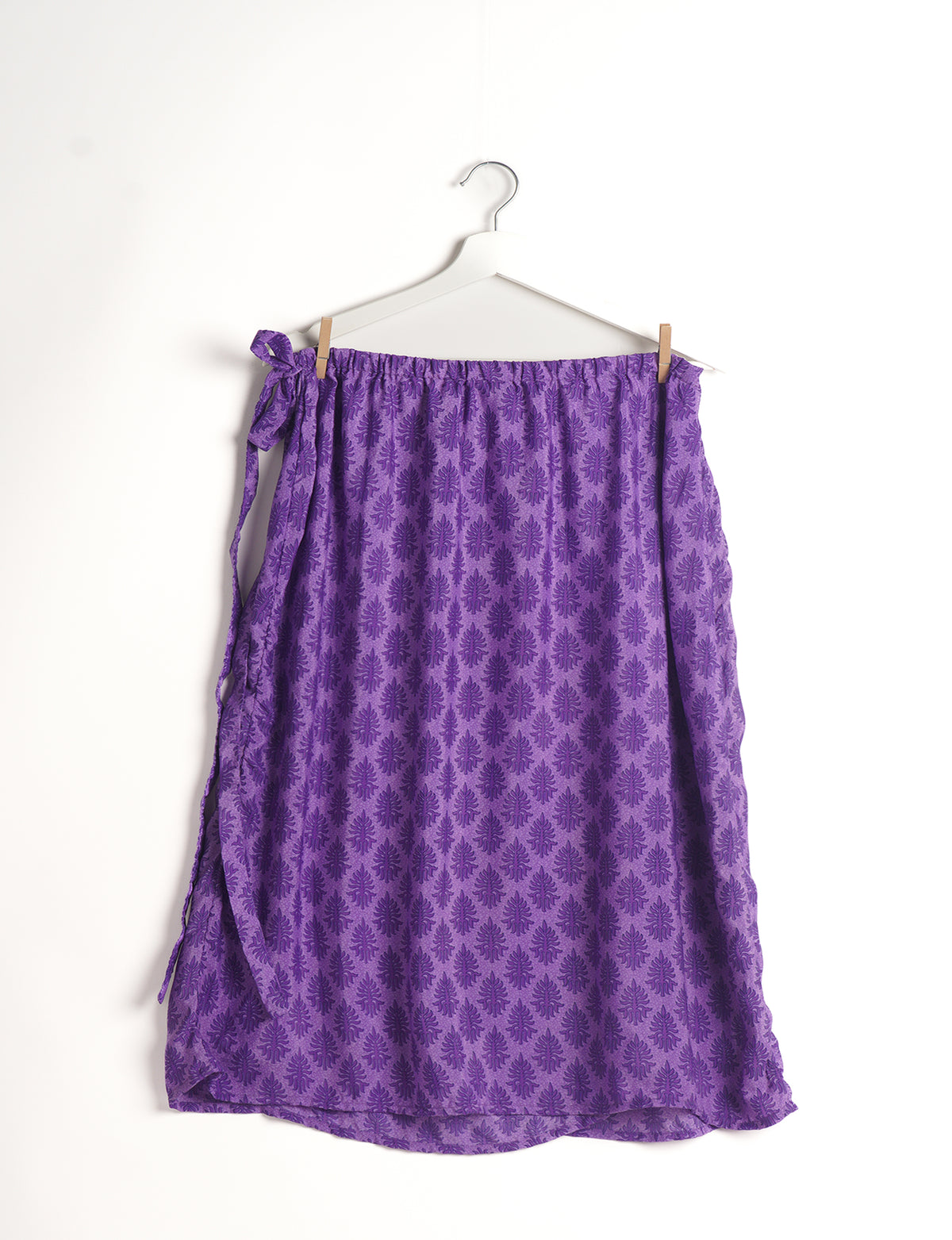 Versatile and sustainable LONG WRAPAROUND SKIRT, mid-calf length, defying convention and suitable for all waist sizes. Elevate your style with this eco-friendly and comfortable piece, creating a unique and inclusive fashion experience.