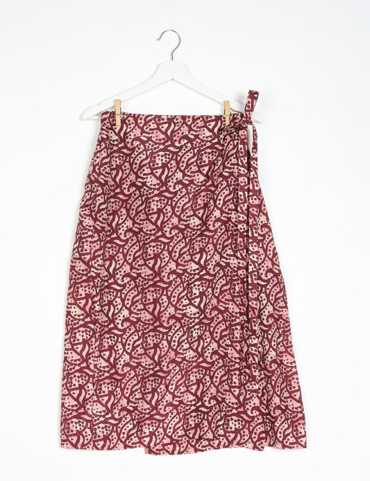 Versatile and sustainable LONG WRAPAROUND SKIRT, mid-calf length, defying convention and suitable for all waist sizes. Elevate your style with this eco-friendly and comfortable piece, creating a unique and inclusive fashion experience.