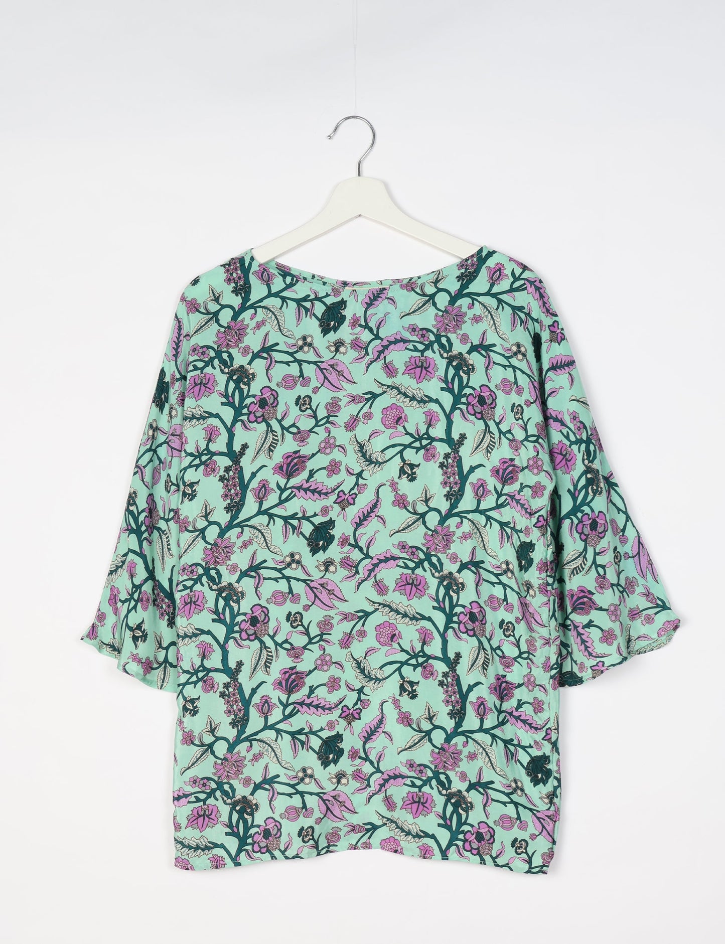 Upcycled women’s Belt Top made from pre-loved saris, showcasing eco friendly cloth, carbon neutral clothing, circular fashion design, environmentally friendly clothing, and second hand clothing elegance.