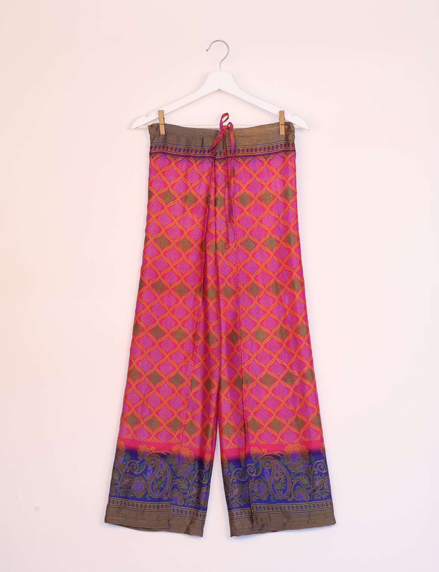 Immerse yourself in the vibrant allure of our PANTA PAREO – a distinctive piece made from handpicked, pre-worn saris, and carefully reworked by local artisans. This pareo is more than just a getaway must-have; it's a sustainable statement. Ideal as a layer over a bikini or a stylish throw, it brings eco-friendly charm to any room in your home. Embrace the colorful elegance of repurposed saris with the PANTA PAREO – an essential addition to your wardrobe for conscious and stylish living.