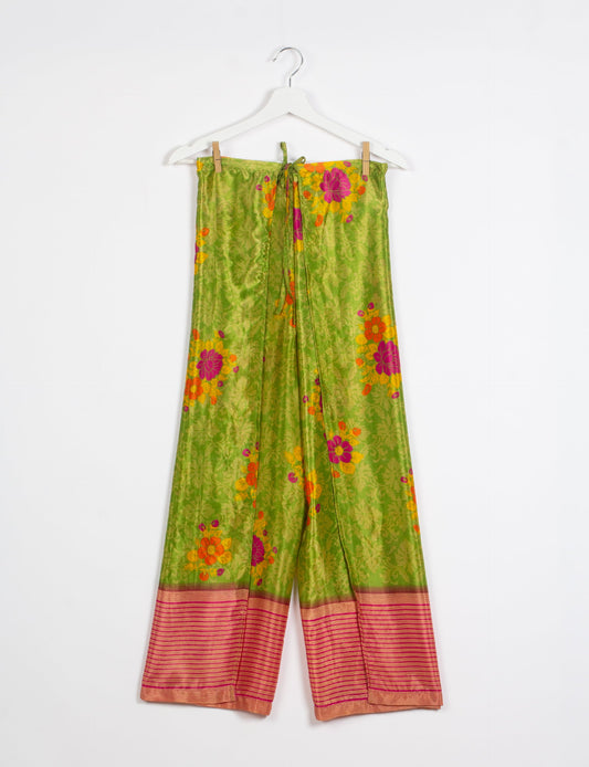 Immerse yourself in the vibrant allure of our PANTA PAREO – a distinctive piece made from handpicked, pre-worn saris, and carefully reworked by local artisans. This pareo is more than just a getaway must-have; it's a sustainable statement. Ideal as a layer over a bikini or a stylish throw, it brings eco-friendly charm to any room in your home. Embrace the colorful elegance of repurposed saris with the PANTA PAREO – an essential addition to your wardrobe for conscious and stylish living.