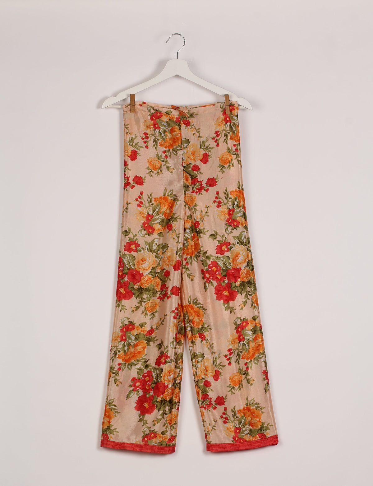 Immerse yourself in the vibrant allure of our PANTA PAREO – a distinctive piece made from handpicked, pre-worn saris, and carefully reworked by local artisans. This pareo is more than just a getaway must-have; it's a sustainable statement. Ideal as a layer over a bikini or a stylish throw, it brings eco-friendly charm to any room in your home. Embrace the colorful elegance of repurposed saris with the PANTA PAREO – an essential addition to your wardrobe for conscious and stylish living.
