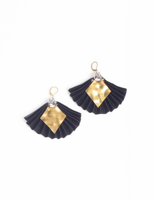 Elevate your style sustainably with our PLEATED EARRINGS – a fusion of ethical fashion and eco-conscious design. Created from pre-loved saris using heat set pleats, these earrings embody zero waste clothing and upcycled fashion. Fastened with hooks, adorned with a diamond-shaped metallic plate and a special drop-shaped jewel. Hypoallergy tested metal hooks, nickel, and lead-free, making them a conscious and skin-friendly accessory.