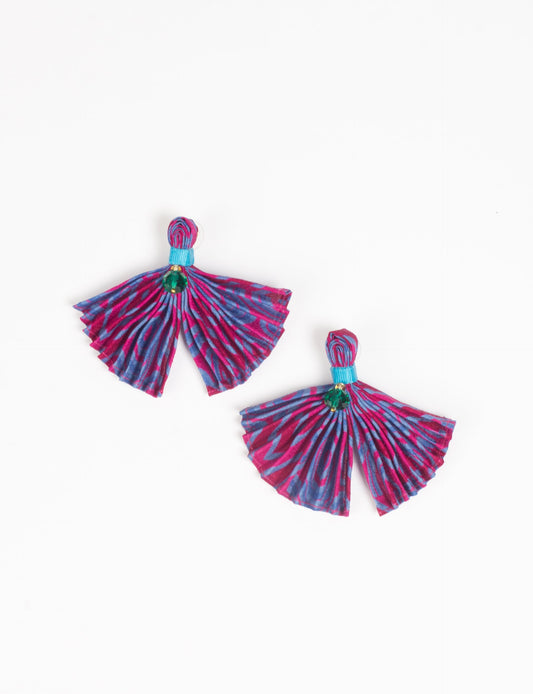 Adorn yourself sustainably with our PLEATED EARRINGS – fan-shaped wonders with a top knot and a tiny stone. Meticulously hand-pleated from Indian saris, these earrings reflect ethical clothing, green fashion, and slow fashion. Fastened with hypoallergy tested metal hooks, nickel, and lead-free, making them a conscious and stylish accessory.