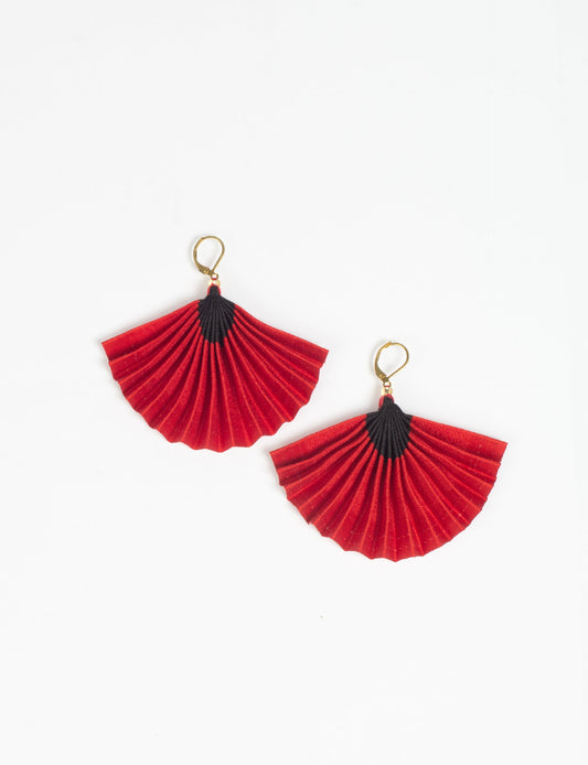 Elevate your style sustainably with our PLEATED EARRINGS – a timeless creation from pre-loved Indian saris, crafted using innovative heat setting techniques. Align with ethical clothing, green fashion, and slow fashion, these earrings are a statement of mindful elegance. Hypoallergy tested metal hooks make them a skin-friendly, sustainable choice.