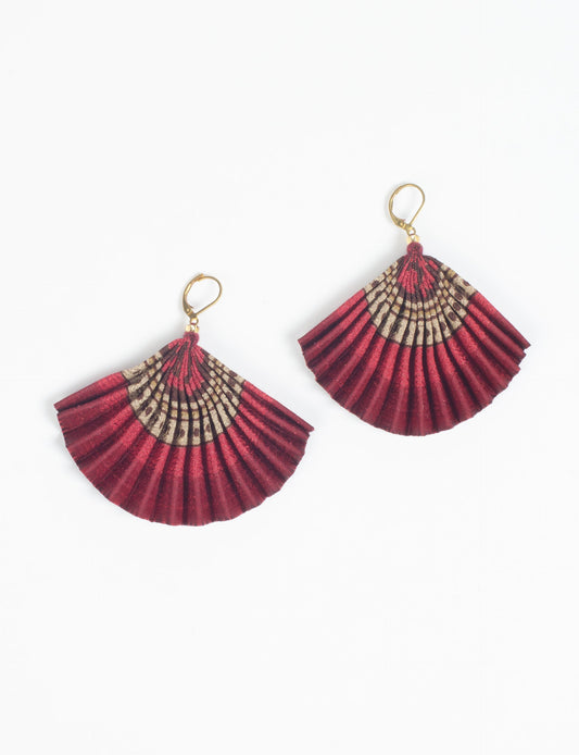 Elevate your style sustainably with our PLEATED EARRINGS – a timeless creation from pre-loved Indian saris, crafted using innovative heat setting techniques. Align with ethical clothing, green fashion, and slow fashion, these earrings are a statement of mindful elegance. Hypoallergy tested metal hooks make them a skin-friendly, sustainable choice.