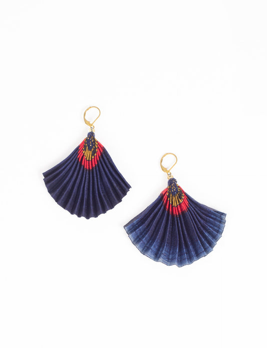 Elevate your style sustainably with our PLEATED EARRINGS – a timeless creation from pre-loved Indian saris, crafted using innovative heat setting techniques. Align with ethical clothing, green fashion, and slow fashion, these earrings are a statement of mindful elegance. Hypoallergy tested metal hooks make them a skin-friendly, sustainable choice.