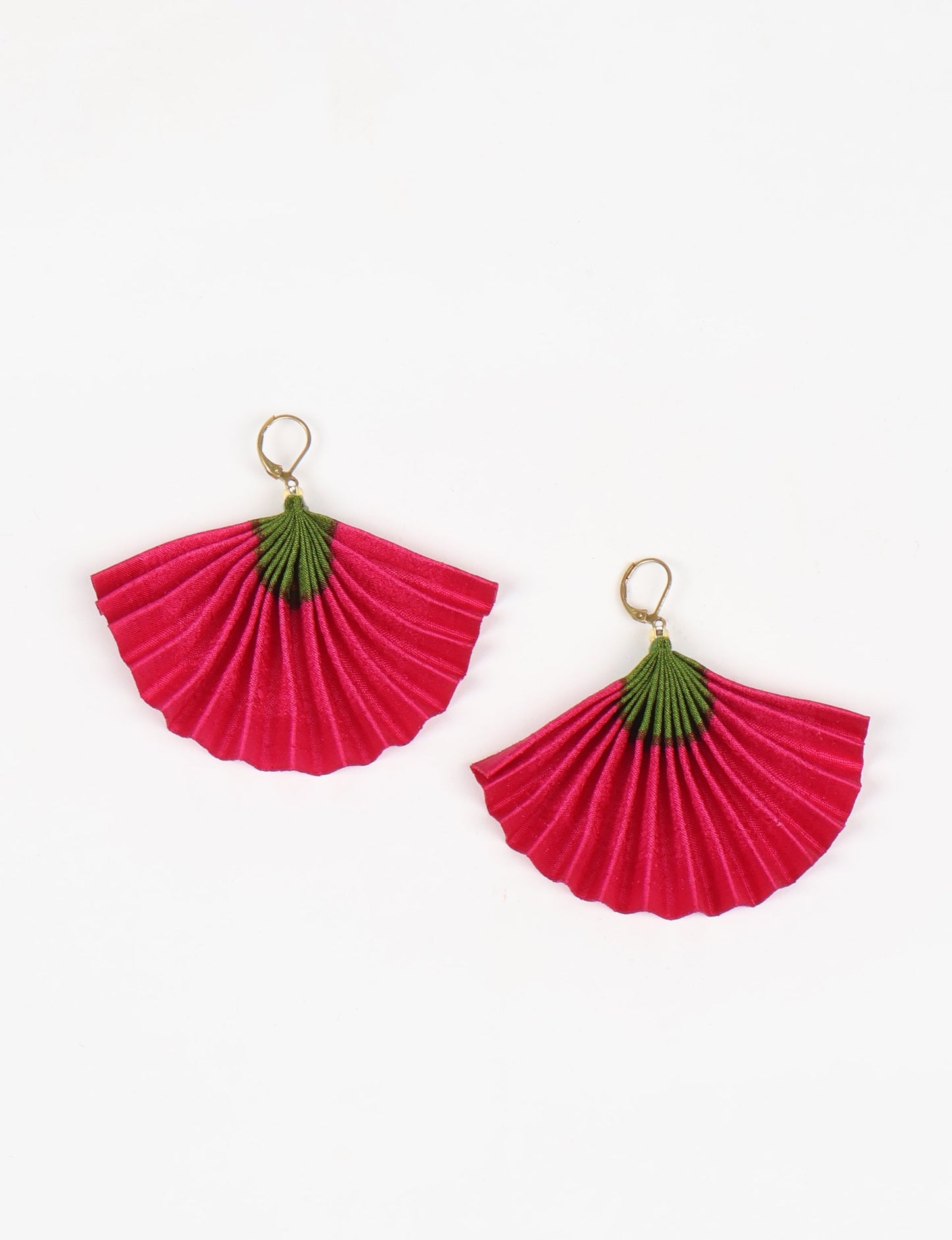 Elevate your style sustainably with our PLEATED EARRINGS – a timeless creation from pre-loved Indian saris, crafted using innovative heat setting techniques. Align with ethical clothing, green fashion, and slow fashion, these earrings are a statement of mindful elegance. Hypoallergy tested metal hooks make them a skin-friendly, sustainable choice.