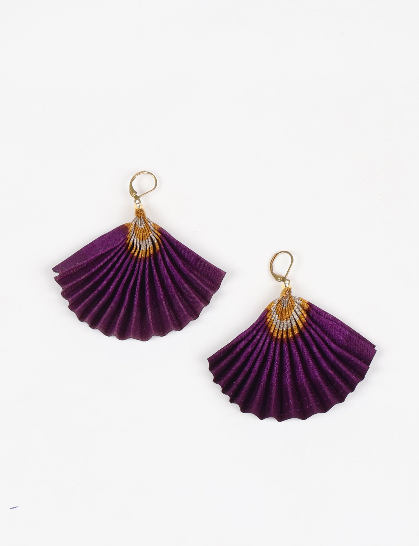 Elevate your style sustainably with our PLEATED EARRINGS – a timeless creation from pre-loved Indian saris, crafted using innovative heat setting techniques. Align with ethical clothing, green fashion, and slow fashion, these earrings are a statement of mindful elegance. Hypoallergy tested metal hooks make them a skin-friendly, sustainable choice.