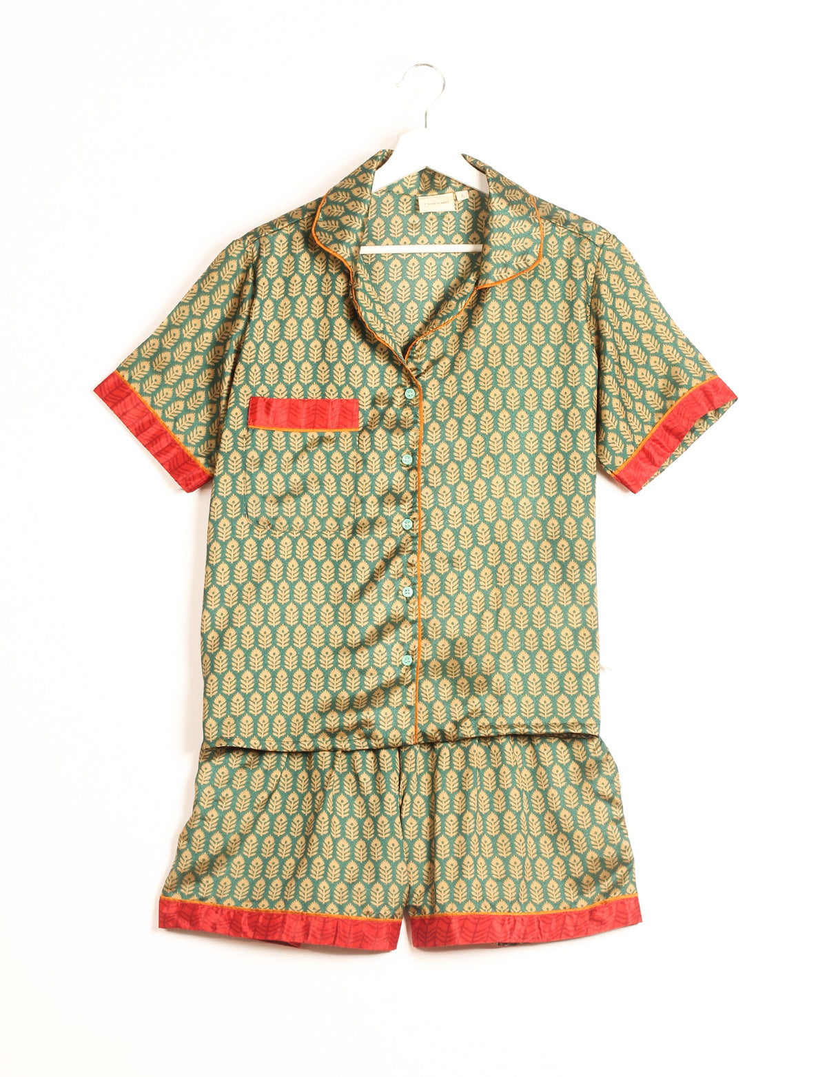 Indulge in comfort and style with our PJ Set Short, now with short sleeves. Crafted from upcycled saris, these shorts embody a zero-waste mentality for sustainable sleepwear. Versatile from day to night, perfect for beach lounging or poolside yoga, these pajamas redefine conscious fashion.