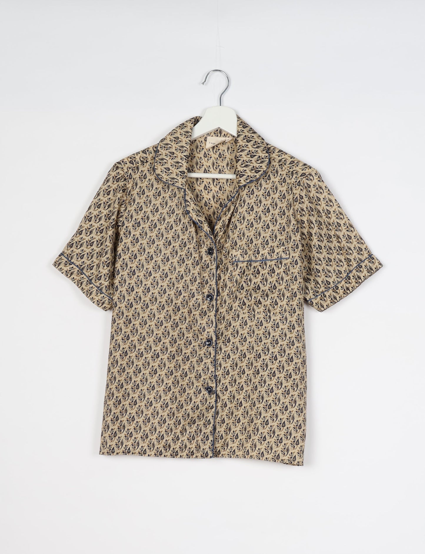 Indulge in comfort and style with our PJ Set Short, now with short sleeves. Crafted from upcycled saris, these shorts embody a zero-waste mentality for sustainable sleepwear. Versatile from day to night, perfect for beach lounging or poolside yoga, these pajamas redefine conscious fashion.