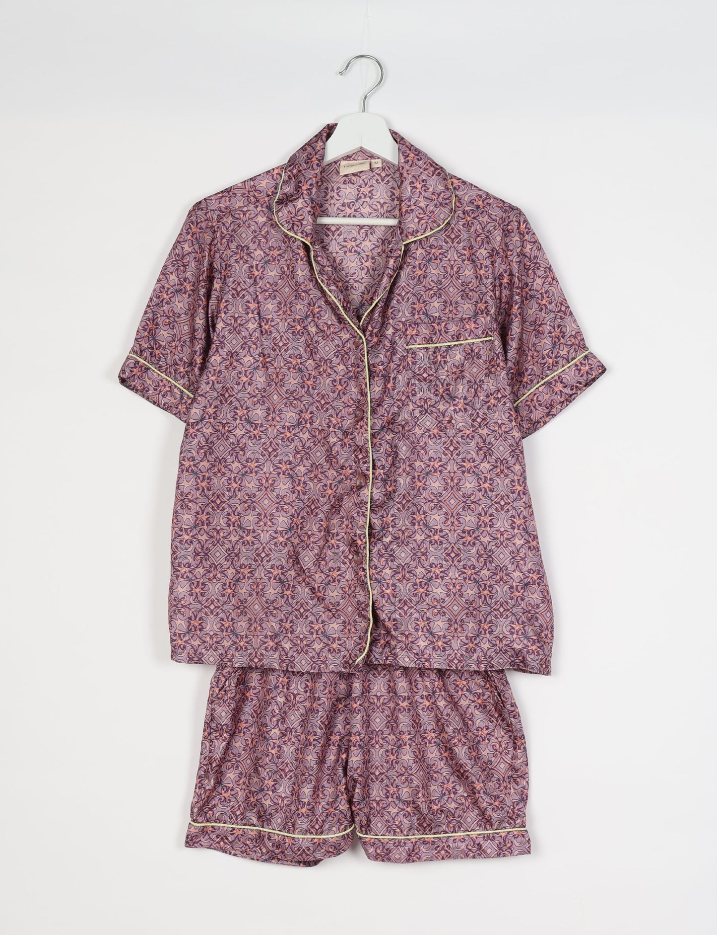 Indulge in comfort and style with our PJ Set Short, now with short sleeves. Crafted from upcycled saris, these shorts embody a zero-waste mentality for sustainable sleepwear. Versatile from day to night, perfect for beach lounging or poolside yoga, these pajamas redefine conscious fashion.