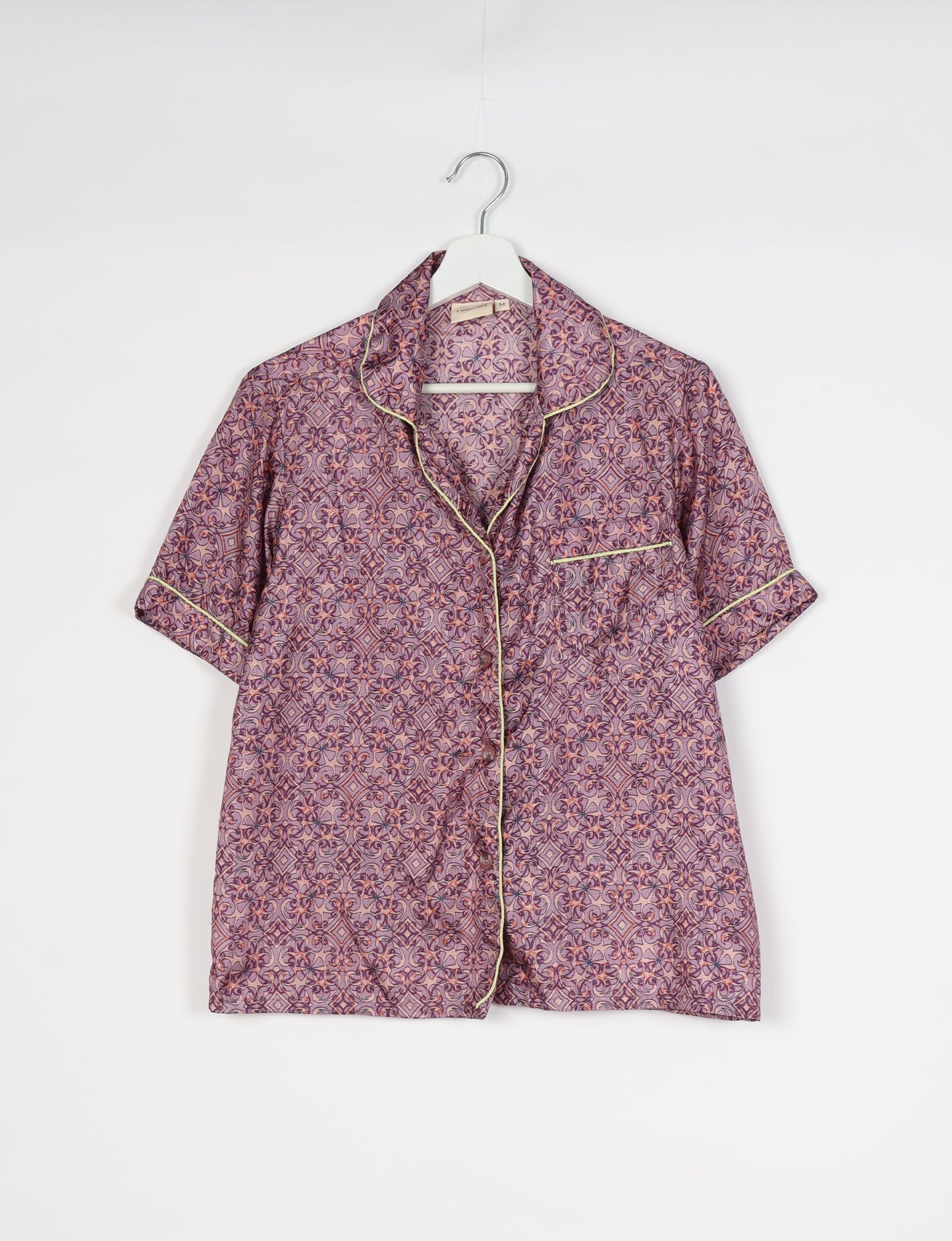 Indulge in comfort and style with our PJ Set Short, now with short sleeves. Crafted from upcycled saris, these shorts embody a zero-waste mentality for sustainable sleepwear. Versatile from day to night, perfect for beach lounging or poolside yoga, these pajamas redefine conscious fashion.