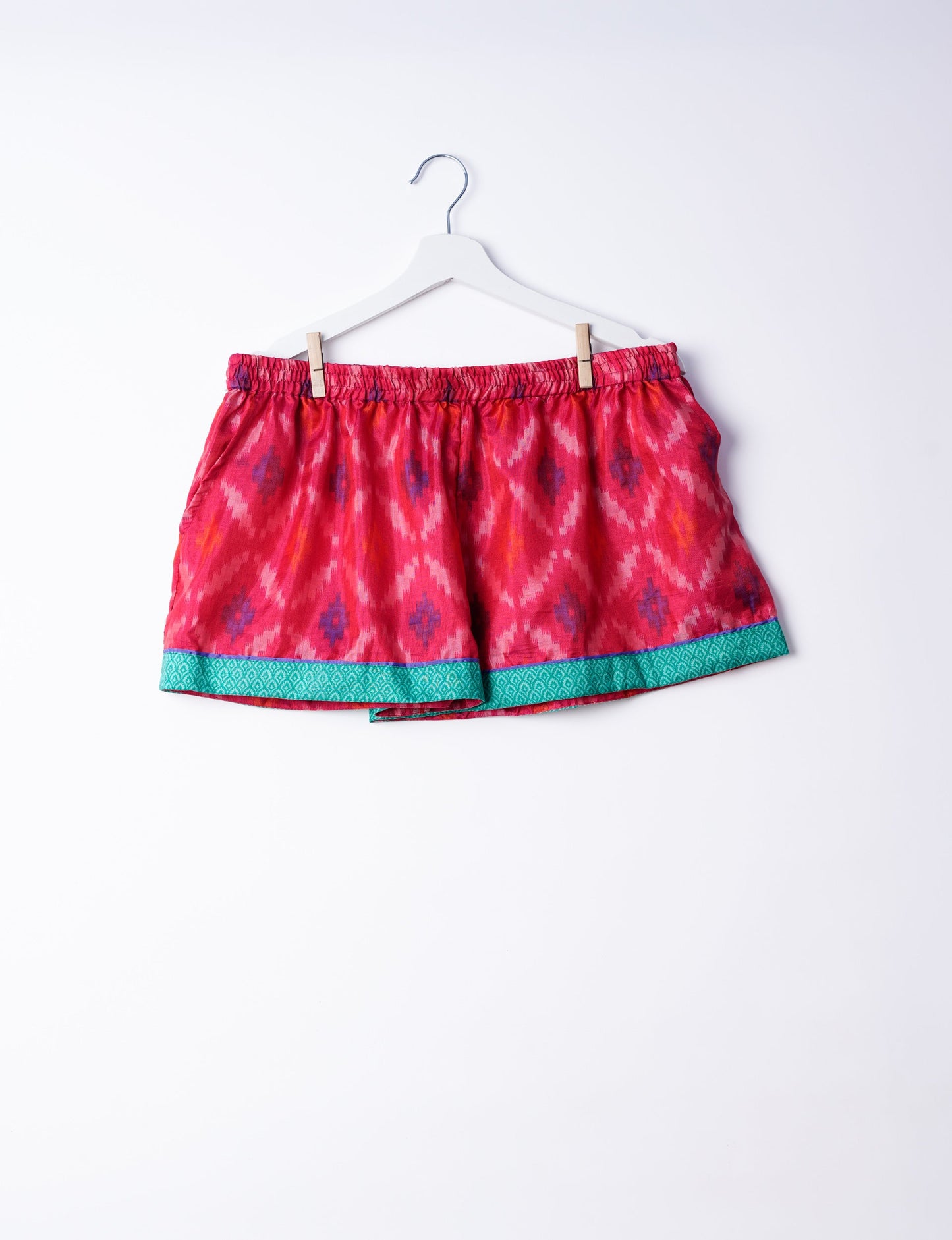 Indulge in comfort and style with our PJ Set Short, now with short sleeves. Crafted from upcycled saris, these shorts embody a zero-waste mentality for sustainable sleepwear. Versatile from day to night, perfect for beach lounging or poolside yoga, these pajamas redefine conscious fashion.