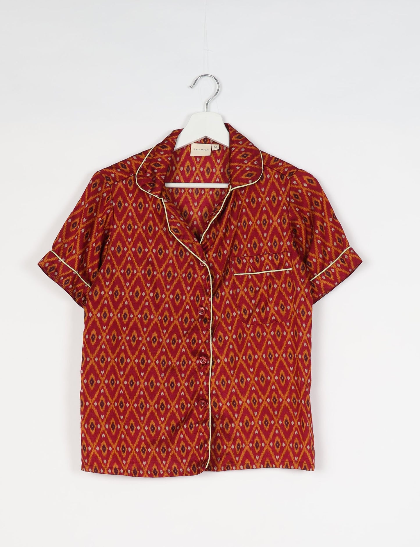 Indulge in comfort and style with our PJ Set Short, now with short sleeves. Crafted from upcycled saris, these shorts embody a zero-waste mentality for sustainable sleepwear. Versatile from day to night, perfect for beach lounging or poolside yoga, these pajamas redefine conscious fashion.