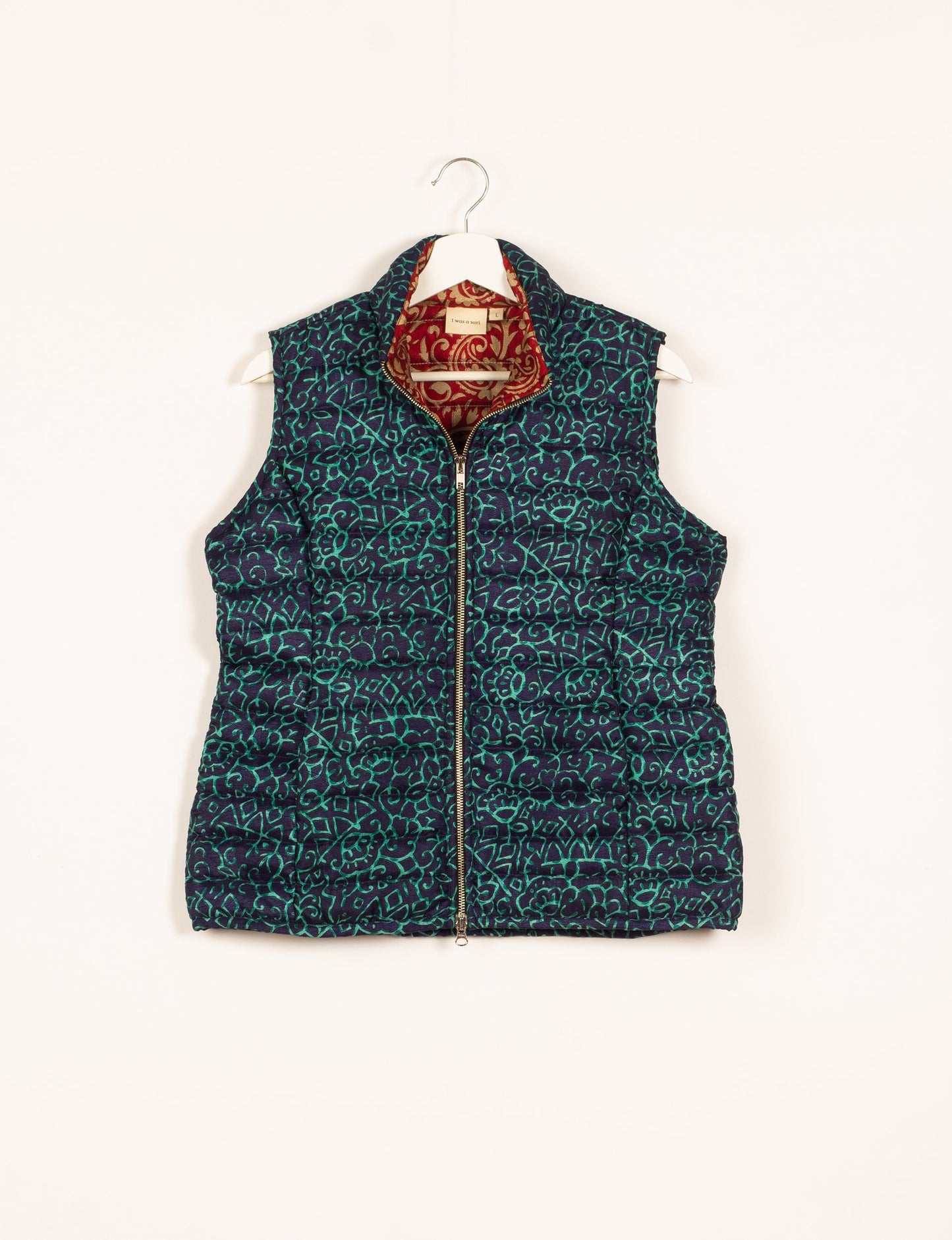 Elevate your style with our QUILTED GILET, crafted from upcycled tropical saris. This sleeveless jacket, with its quilted warmth, is perfect for layering over tees or sweaters. Choose ethical, green fashion and experience the comfort of sustainable living with a touch of home.