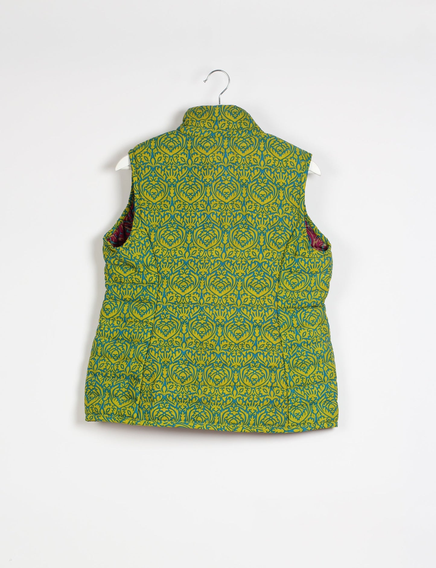 Elevate your style with our QUILTED GILET, crafted from upcycled tropical saris. This sleeveless jacket, with its quilted warmth, is perfect for layering over tees or sweaters. Choose ethical, green fashion and experience the comfort of sustainable living with a touch of home.