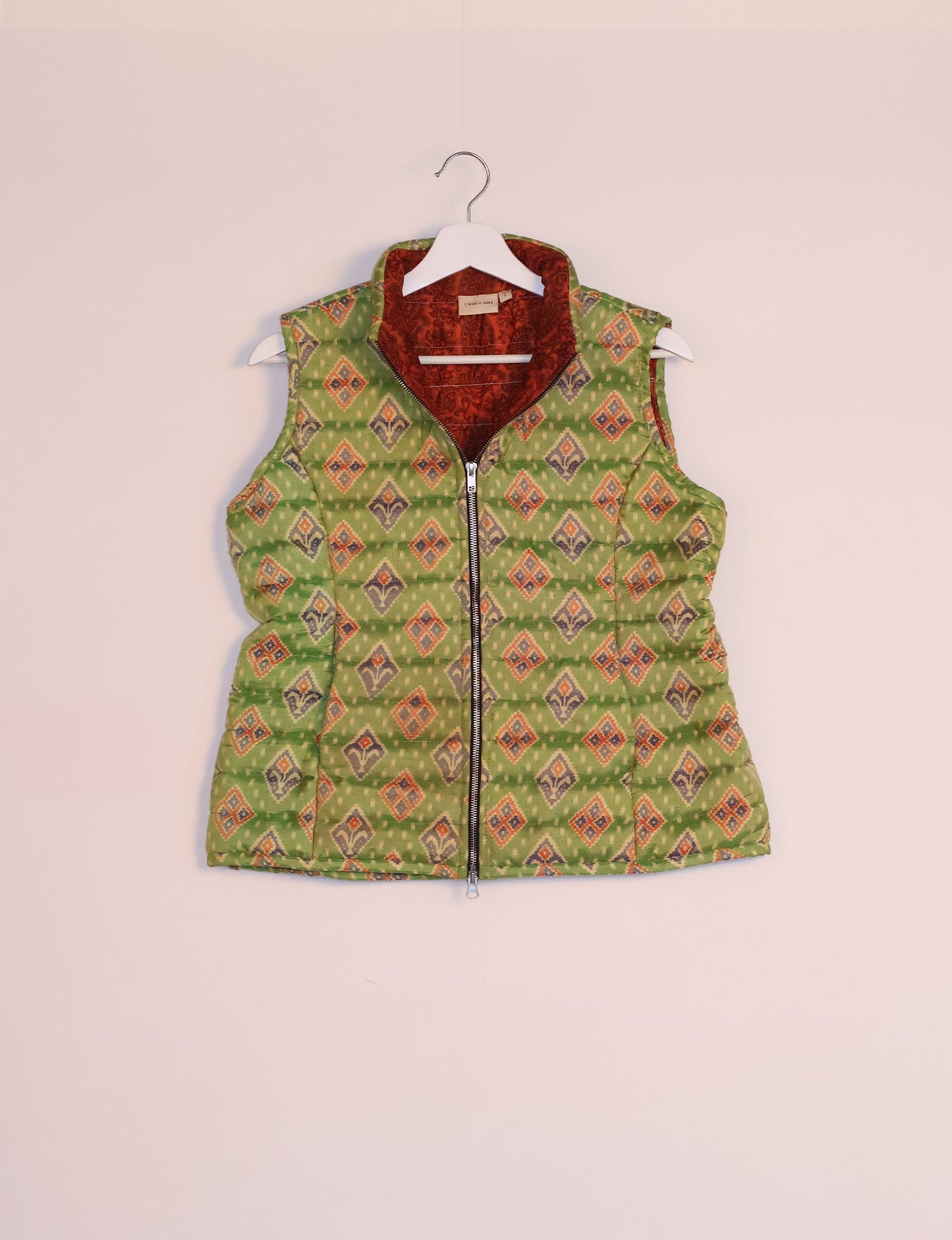 Elevate your style with our QUILTED GILET, crafted from upcycled tropical saris. This sleeveless jacket, with its quilted warmth, is perfect for layering over tees or sweaters. Choose ethical, green fashion and experience the comfort of sustainable living with a touch of home.