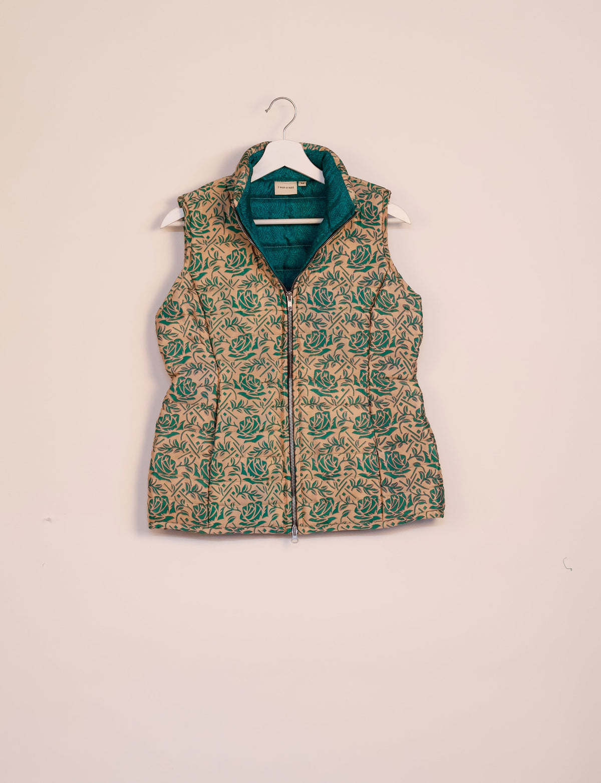 Elevate your style with our QUILTED GILET, crafted from upcycled tropical saris. This sleeveless jacket, with its quilted warmth, is perfect for layering over tees or sweaters. Choose ethical, green fashion and experience the comfort of sustainable living with a touch of home.