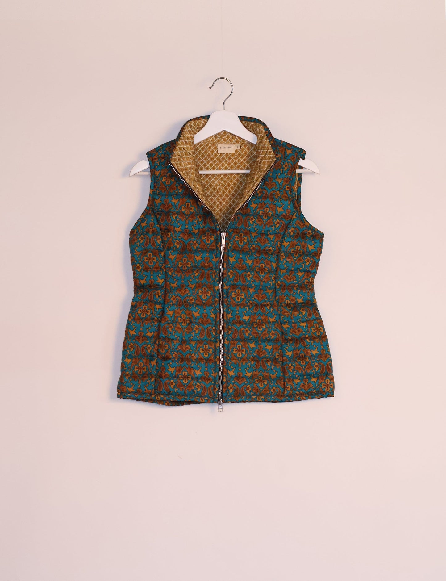 Elevate your style with our QUILTED GILET, crafted from upcycled tropical saris. This sleeveless jacket, with its quilted warmth, is perfect for layering over tees or sweaters. Choose ethical, green fashion and experience the comfort of sustainable living with a touch of home.