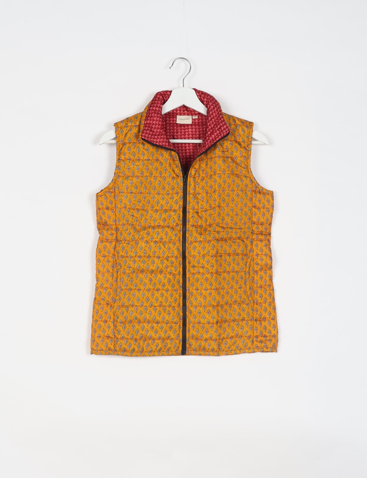 Elevate your style with our QUILTED GILET, crafted from upcycled tropical saris. This sleeveless jacket, with its quilted warmth, is perfect for layering over tees or sweaters. Choose ethical, green fashion and experience the comfort of sustainable living with a touch of home.