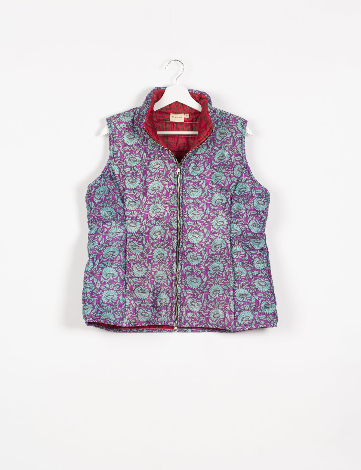 Elevate your style with our QUILTED GILET, crafted from upcycled tropical saris. This sleeveless jacket, with its quilted warmth, is perfect for layering over tees or sweaters. Choose ethical, green fashion and experience the comfort of sustainable living with a touch of home.