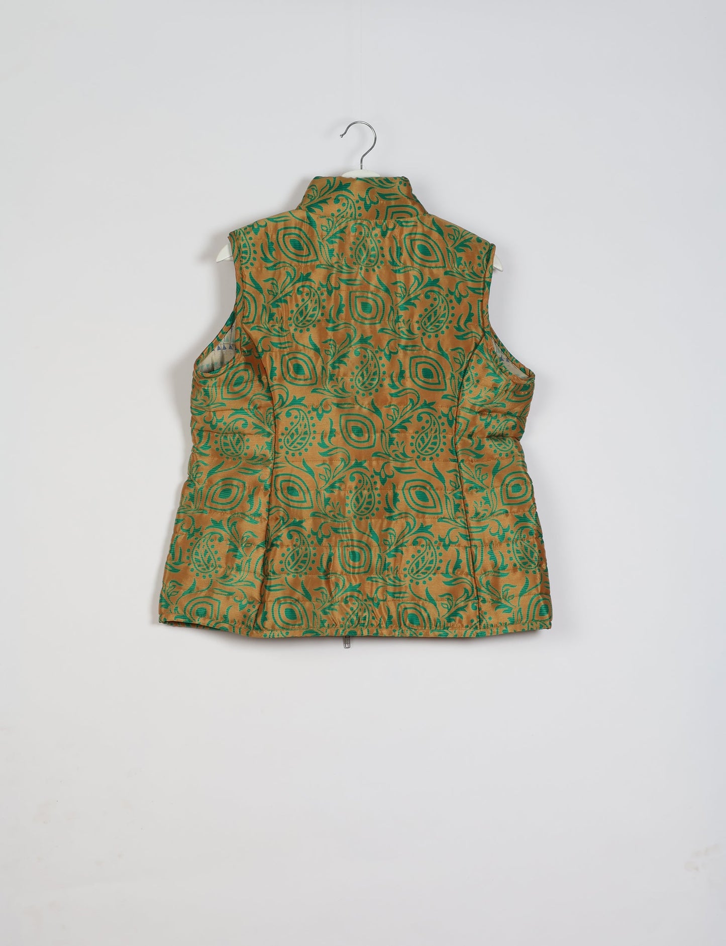 Elevate your style with our QUILTED GILET, crafted from upcycled tropical saris. This sleeveless jacket, with its quilted warmth, is perfect for layering over tees or sweaters. Choose ethical, green fashion and experience the comfort of sustainable living with a touch of home.