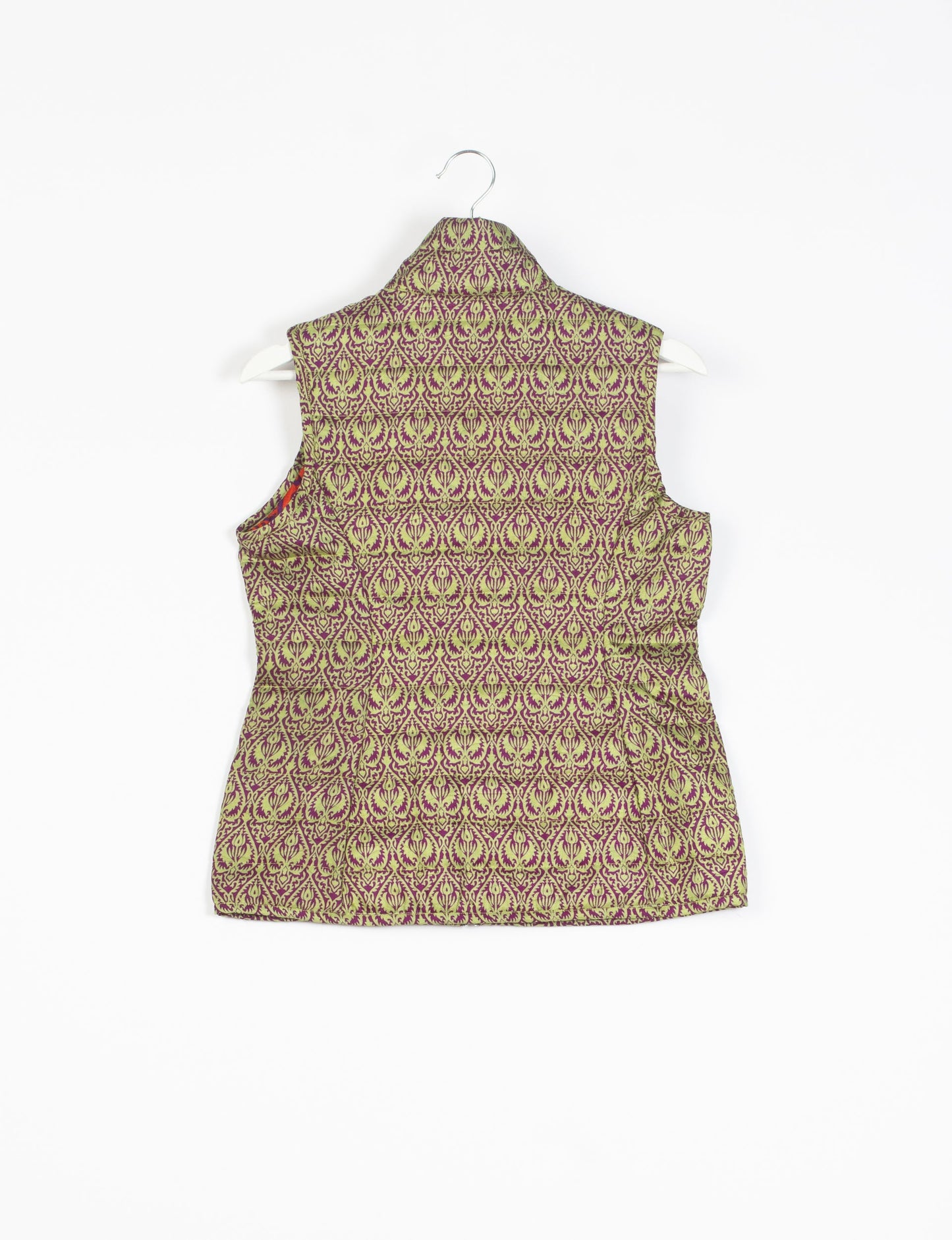 Elevate your style with our QUILTED GILET, crafted from upcycled tropical saris. This sleeveless jacket, with its quilted warmth, is perfect for layering over tees or sweaters. Choose ethical, green fashion and experience the comfort of sustainable living with a touch of home.