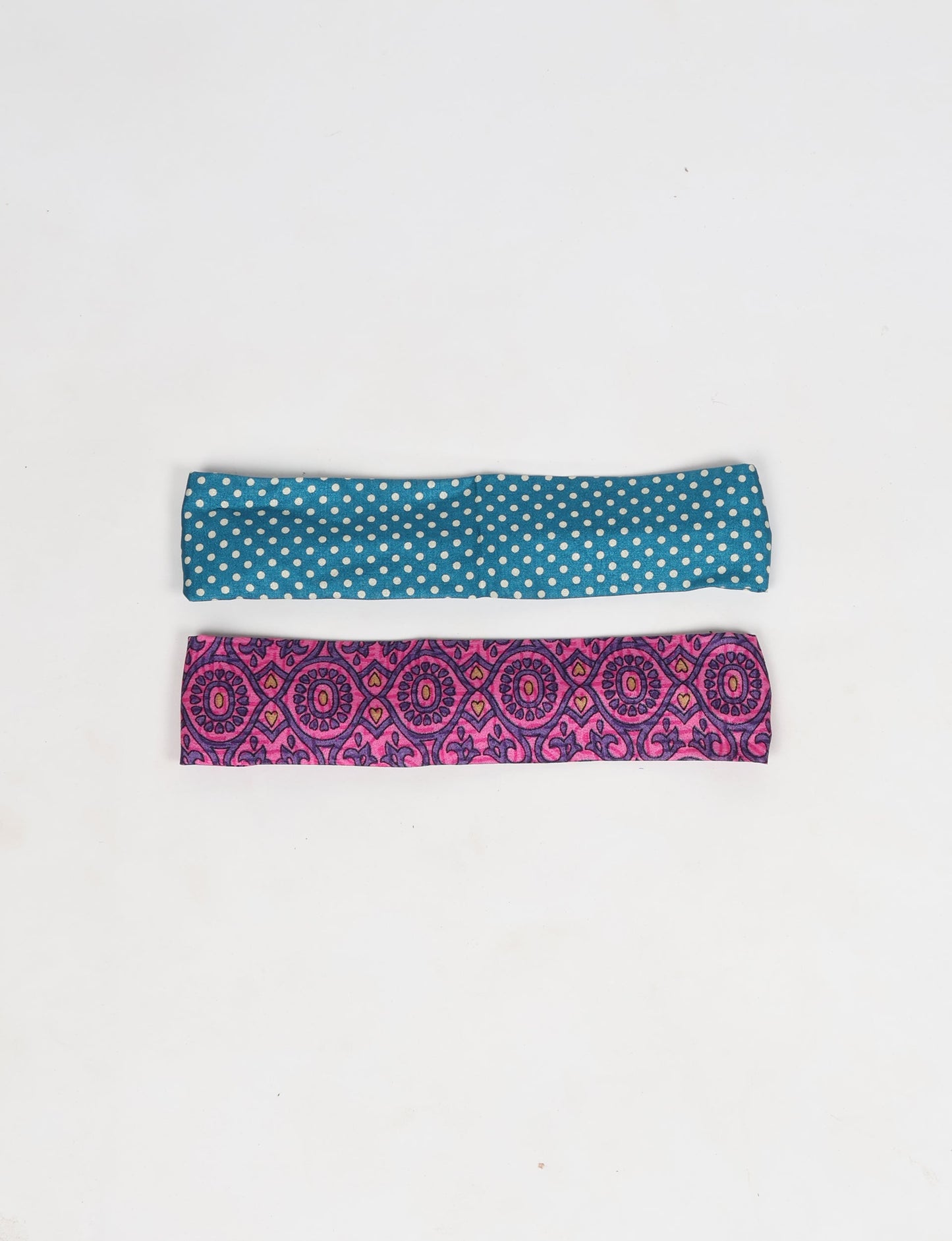 Upcycled sari elastic headband in colorful recycled fabric, handmade with zero waste clothing practices—an example of ethical clothing, fair trade fashion, and eco friendly fashion supporting climate neutral, sustainable women’s clothing.