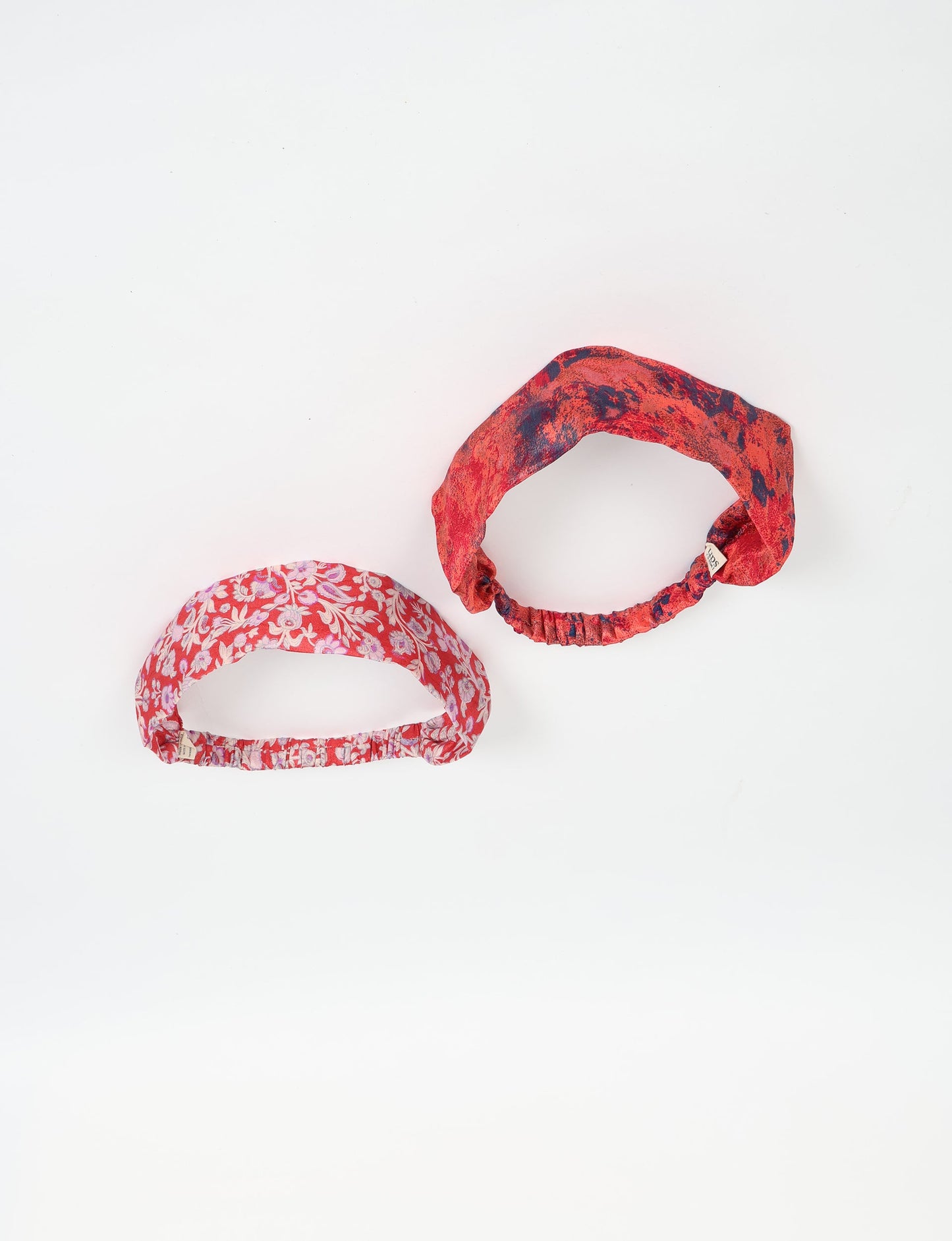 Upcycled sari elastic headband in colorful recycled fabric, handmade with zero waste clothing practices—an example of ethical clothing, fair trade fashion, and eco friendly fashion supporting climate neutral, sustainable women’s clothing.