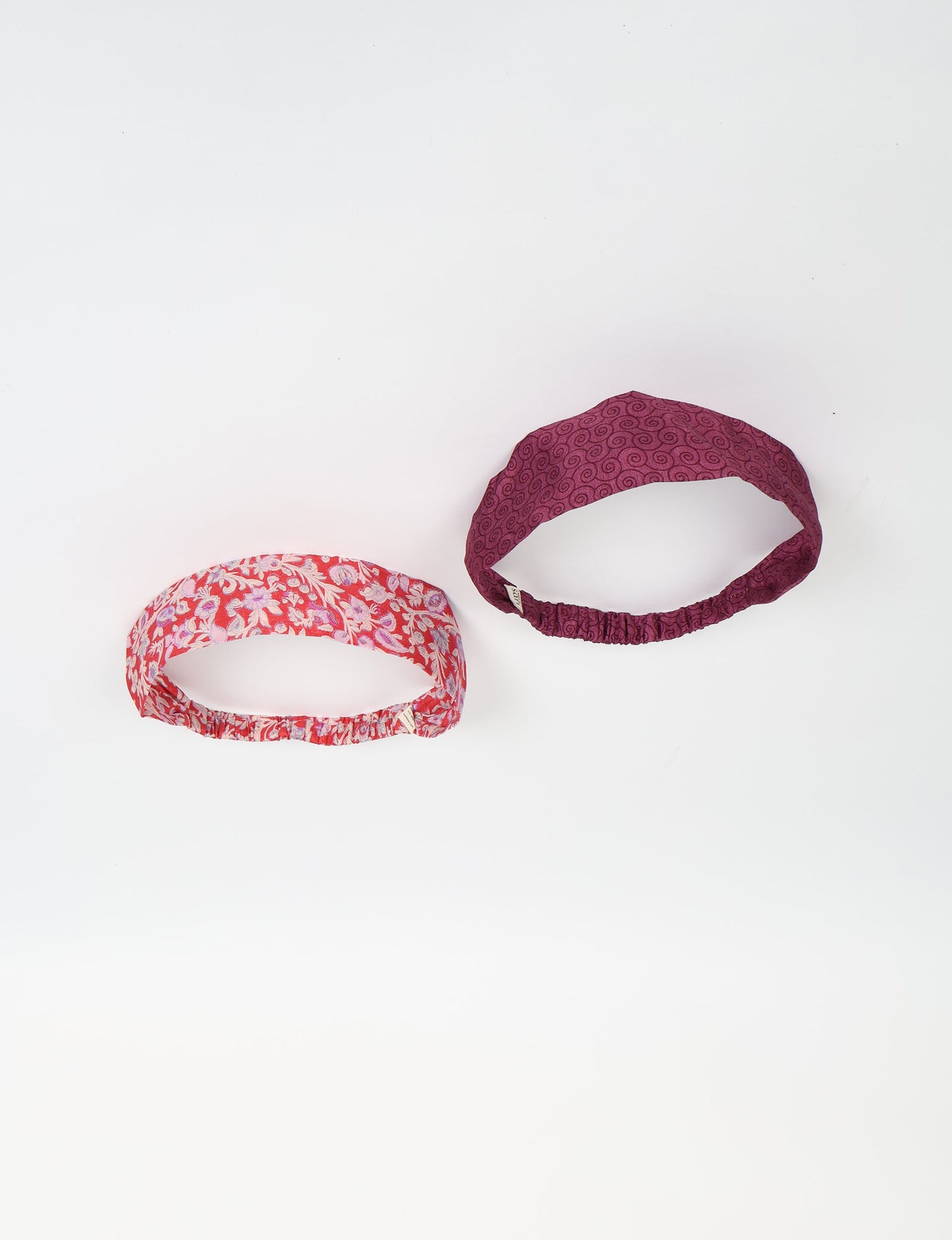 Upcycled sari elastic headband in colorful recycled fabric, handmade with zero waste clothing practices—an example of ethical clothing, fair trade fashion, and eco friendly fashion supporting climate neutral, sustainable women’s clothing.