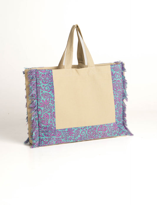 Lighten your eco-load with our FRINGE CARRY-ALL BAG. Soft canvas with a patchwork design, inside lining made of vibrant sari fabric, and beautifully soft sari-fringed edging. Crafted with 100% cotton canvas for a sustainable and stylish carry-all.