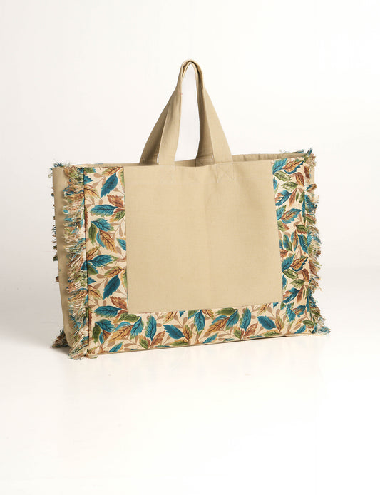 Lighten your eco-load with our FRINGE CARRY-ALL BAG. Soft canvas with a patchwork design, inside lining made of vibrant sari fabric, and beautifully soft sari-fringed edging. Crafted with 100% cotton canvas for a sustainable and stylish carry-all.