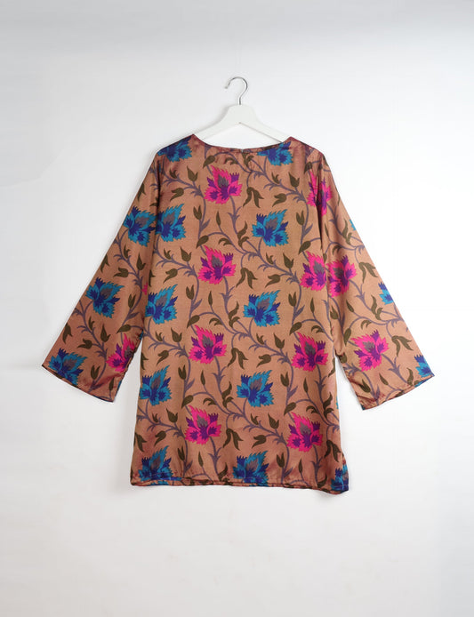 Chic and conscious, our A-line mini swing dress is a must-have in sustainable fashion. Adorned with flared sleeves, a keyhole back opening, and a mother of pearl button with twill tape loop. This zero waste, upcycled garment reflects the essence of eco-friendly and ethical clothing.