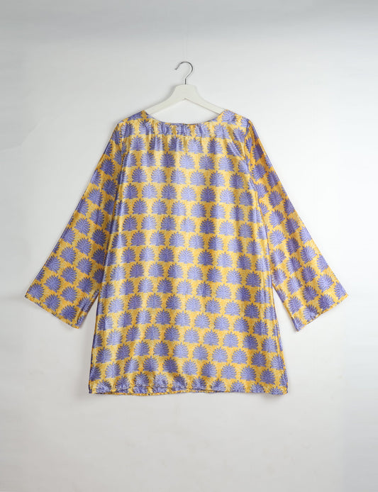 Chic and conscious, our A-line mini swing dress is a must-have in sustainable fashion. Adorned with flared sleeves, a keyhole back opening, and a mother of pearl button with twill tape loop. This zero waste, upcycled garment reflects the essence of eco-friendly and ethical clothing.